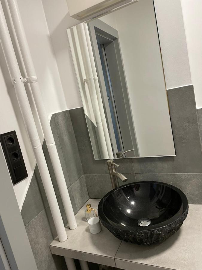 Grey Gucci Apartment City Center Varsovie Extérieur photo