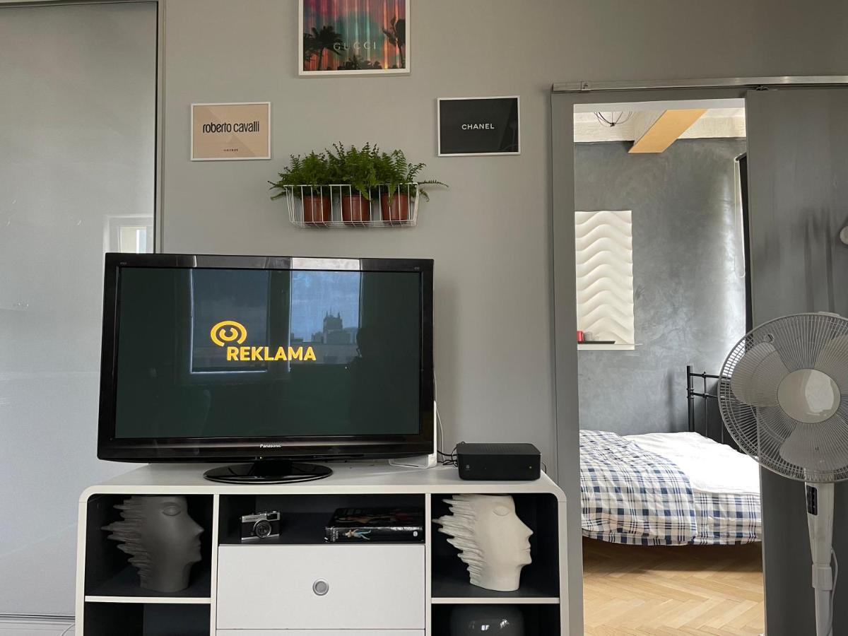 Grey Gucci Apartment City Center Varsovie Extérieur photo