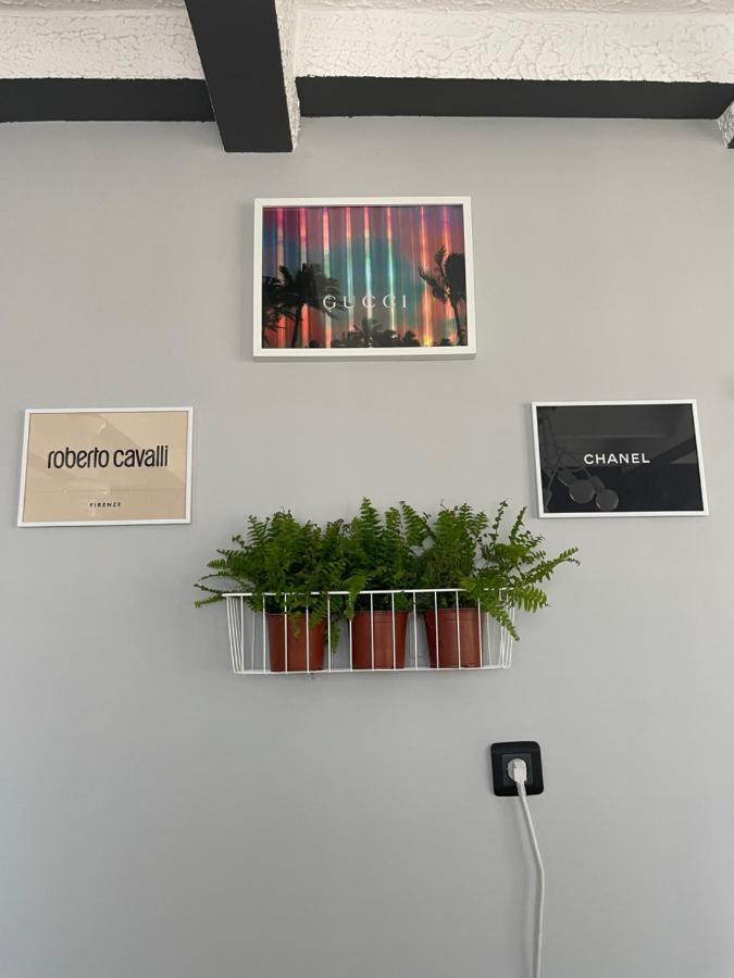 Grey Gucci Apartment City Center Varsovie Extérieur photo