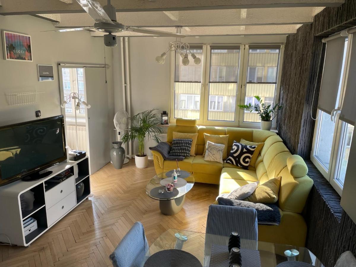 Grey Gucci Apartment City Center Varsovie Extérieur photo
